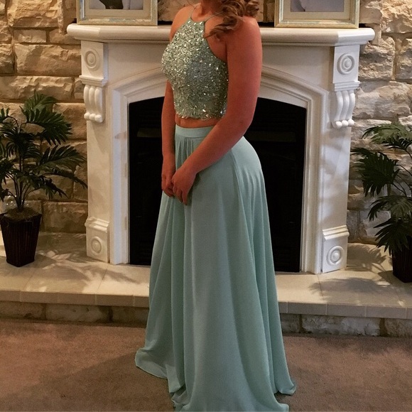 PROM DRESS👗🙊 - Picture 4 of 4